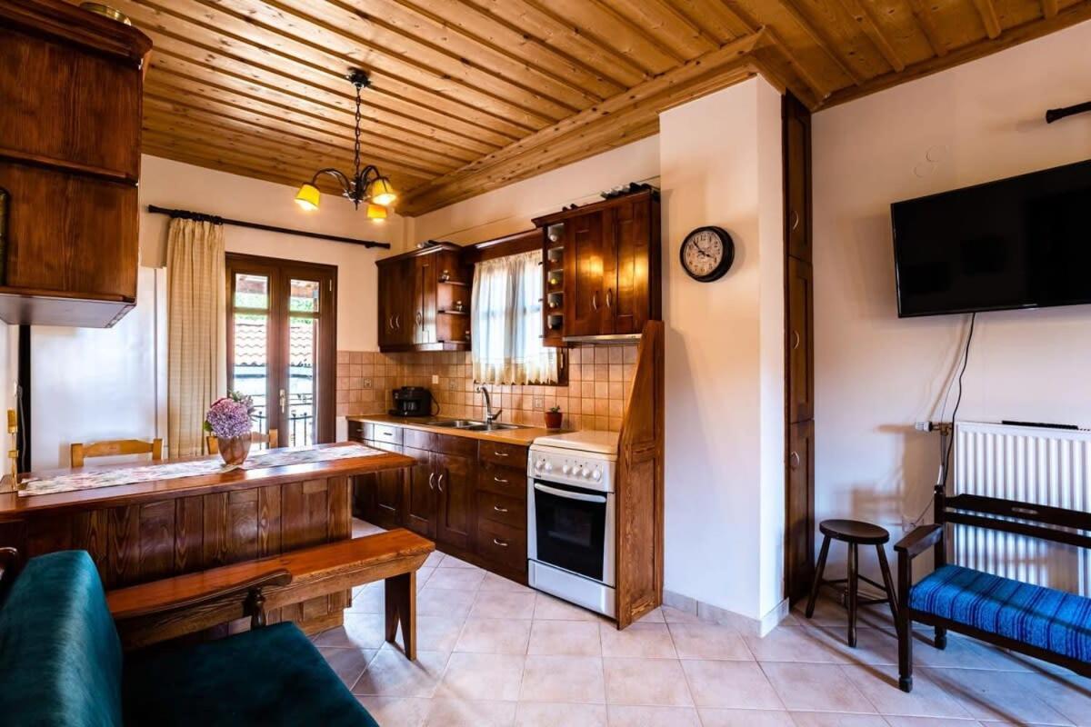 Stone - Comfy Mountain Getaway Apartment *