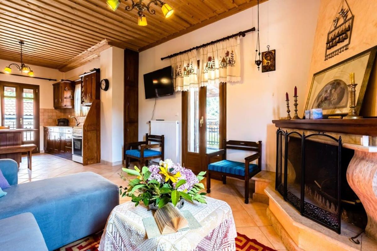 Stone - Comfy Mountain Getaway Stemnitsa