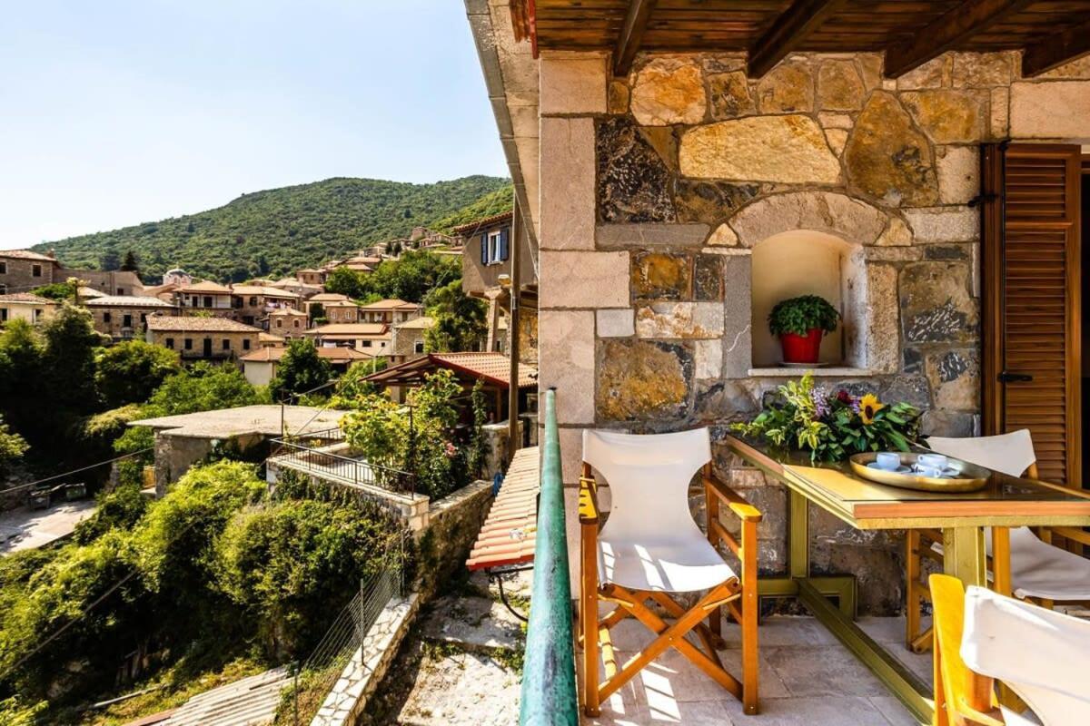 Stone - Comfy Mountain Getaway Apartment